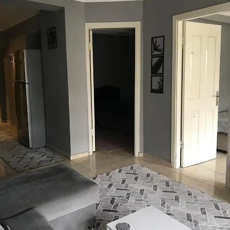 2 Bedroom Apt With Air Con & Sea View 1 Min To Sea Excellent Central Location Apartment