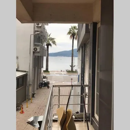 Apartment 2 Bedroom Apt With Air Con & Sea View 1 Min To Sea Excellent Central Location *